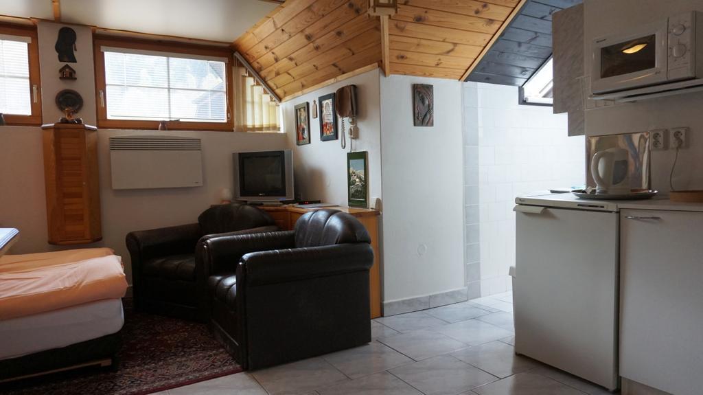 Pension Karolina Trnava ภายนอก รูปภาพ